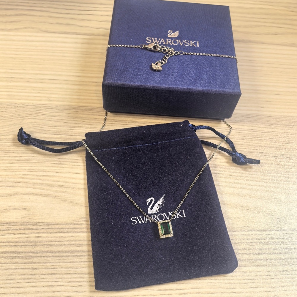 Swarovski Green and Silver Pendant Necklace